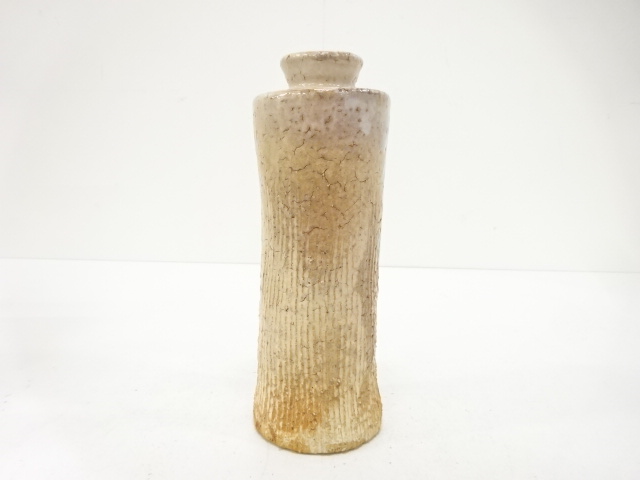  萩焼　十一世　坂高麗左衛門造　櫛目　花入